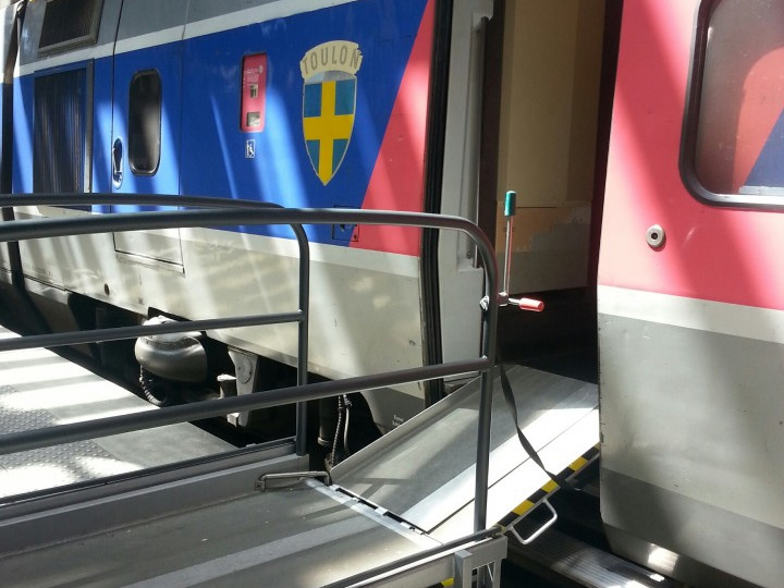 accesso al treno TGV per CDG