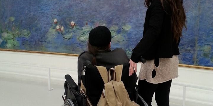 Max ed Enza ammirano i capolavori di Monet al Museo dell'Orangerie