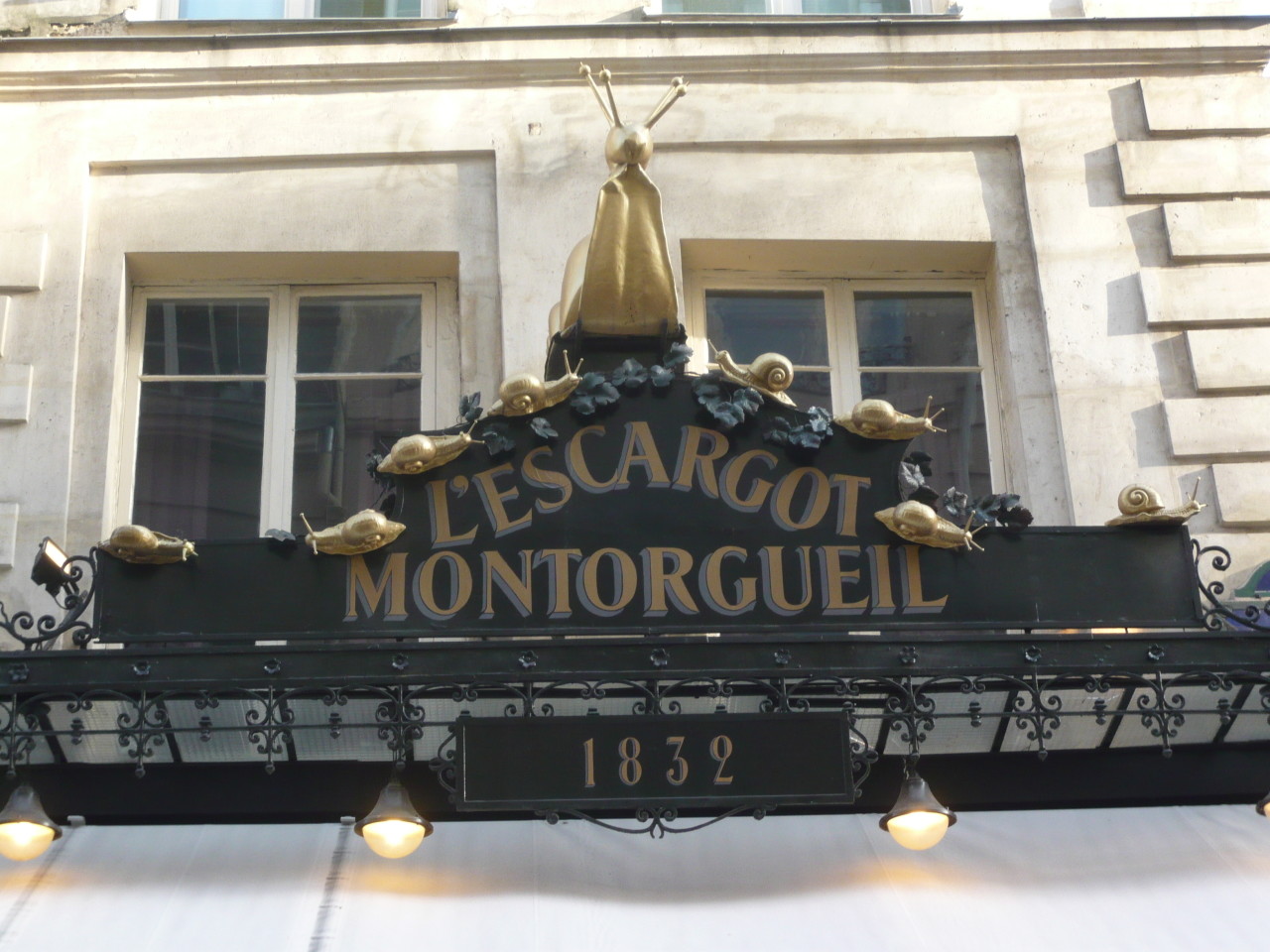 Ristorante l'Escargot Montorgueil - photo via Wikimedia Commons