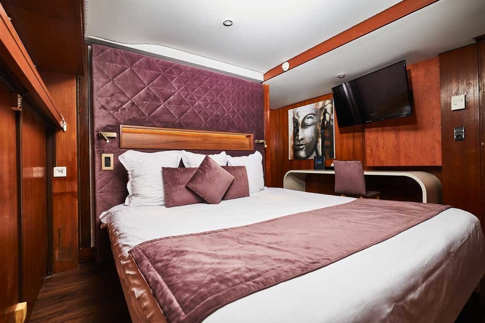 © VIP PARIS YACHT HÔTEL