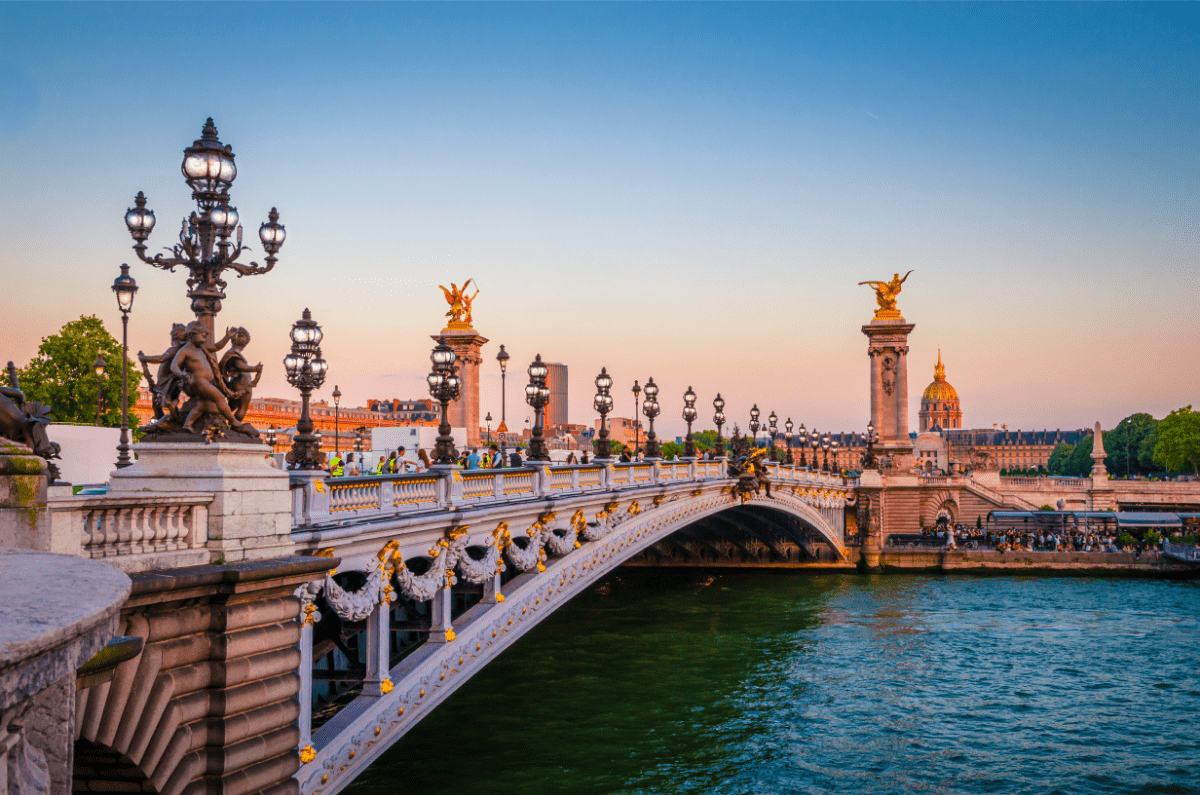 PONT ALEXANDRE III - Canva