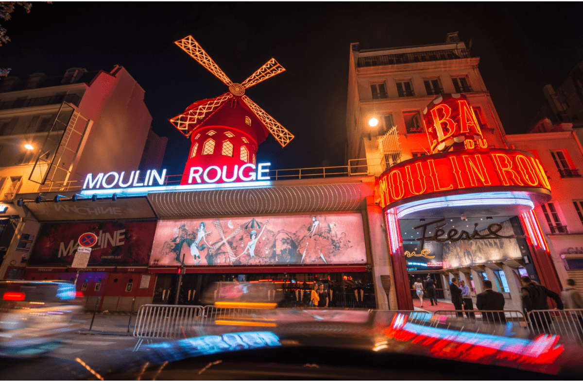 MOULIN ROUGE - Canva