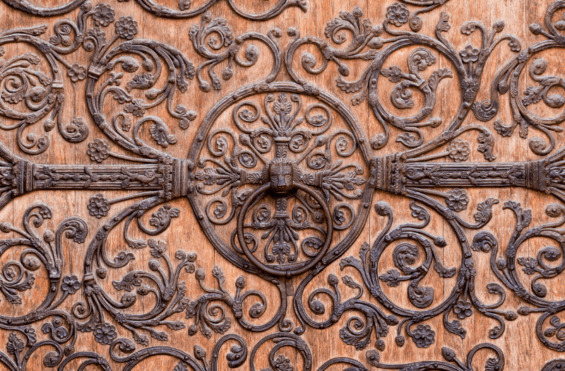 Notre Dame e le porte del diavolo © Canva