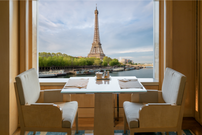 Ristorante con vista Parigi © Canva