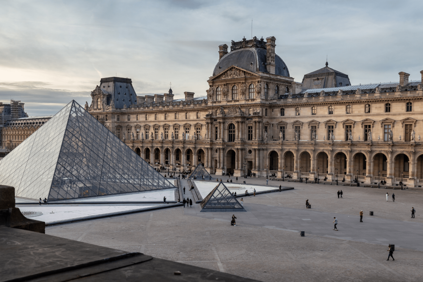 Louvre © Canva