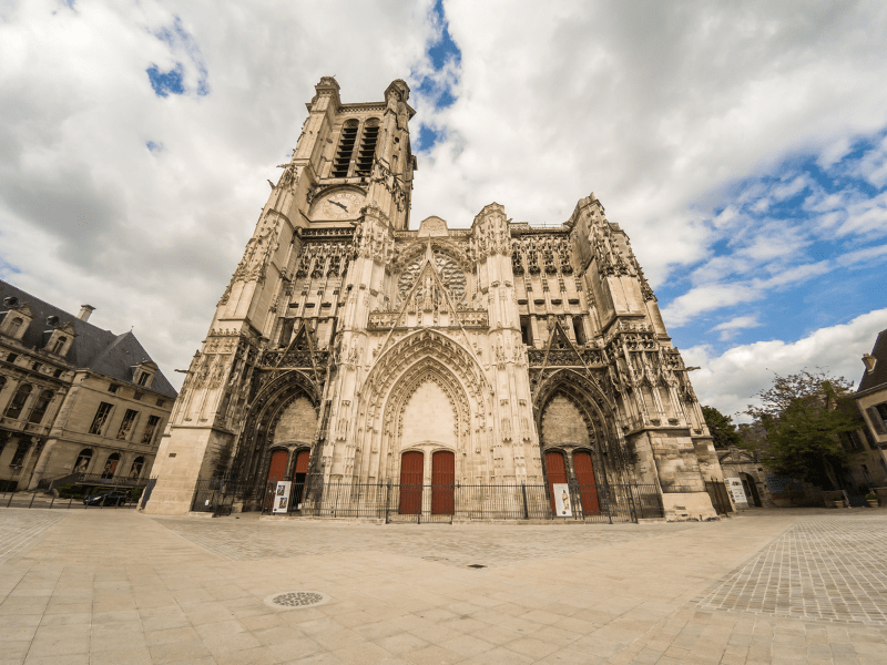 Cathédrale Saint-Pierre et Saint-Paul Troyes © Canva