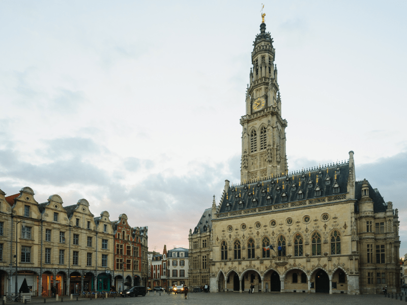 Place des Héros Arras © Canva
