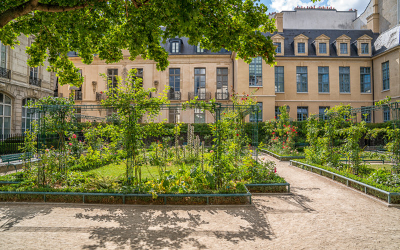 Square Saint-Gilles Grand Veneur - Pauline Roland © Clement Dorval / Ville de Paris