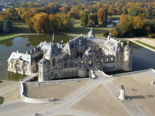 Chateau de Chantilly - Photo by J.L. Aubert ©