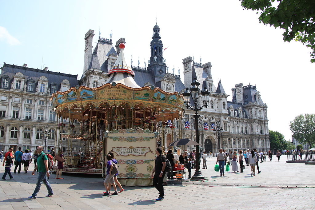 Carosello Place de l'Hôtel de Ville © Cristian Bortes