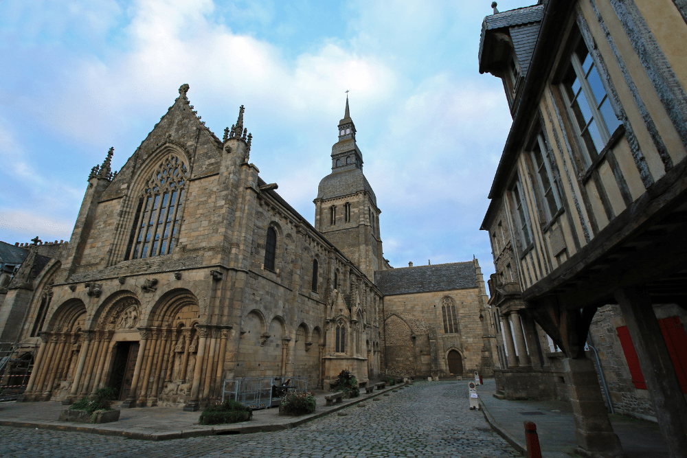 Basilique Saint-Sauveur Dinan © Canva