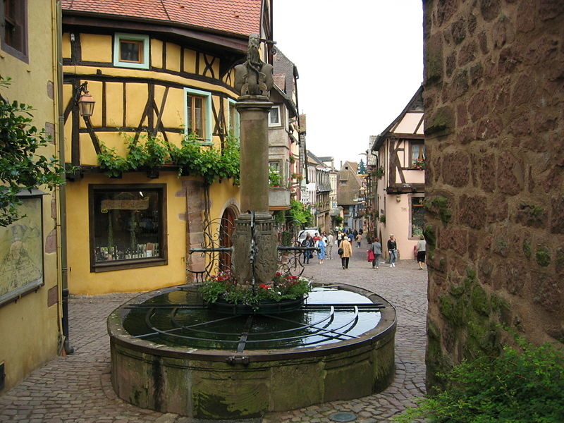 Fontaine de la Sinne Riquewihr © Arnaud 25 - Wikipedia