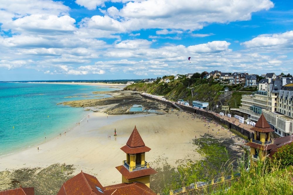 Plage du Plat Gousset Granville © Canva