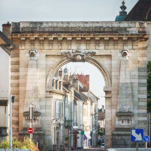 © Canva Beaun Porte de Saint Nicolas
