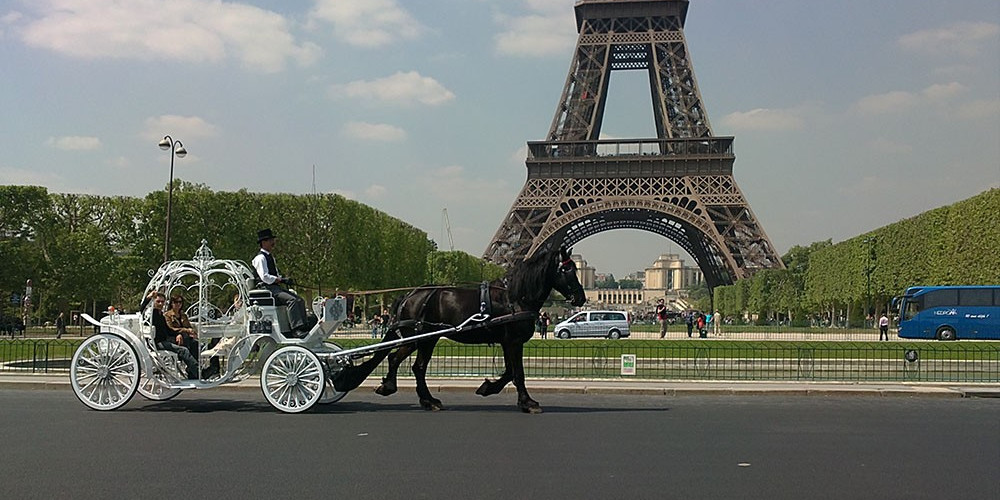 Giro a Parigi in carrozza di Cenerentola