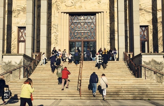 OLYMPISME, UNE HISTOIRE DU MONDE AL PALAIS DE LA PORTE DORÉE