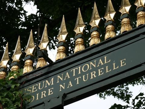 Grille d'entrée du Jardin des Plantes [Photo Matthieu Carton  © MNHN]