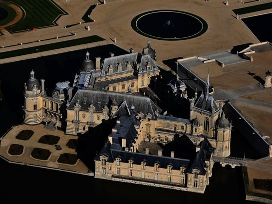 Chateau de Chantilly - Photo by J.L. Aubert ©