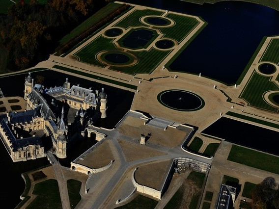 Chateau de Chantilly - Photo by J.L. Aubert ©