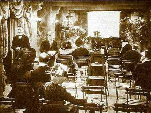 Cinématographe Lumiére nel seminterrato del Gran Cafè Boulevard