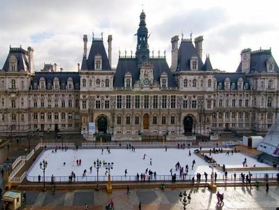 Pista di pattinaggio presso l’Hôtel de Ville