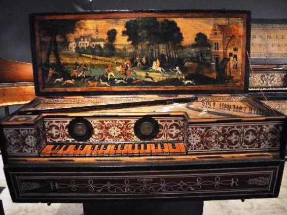 Musée de la Musique - Liuto a tre manici