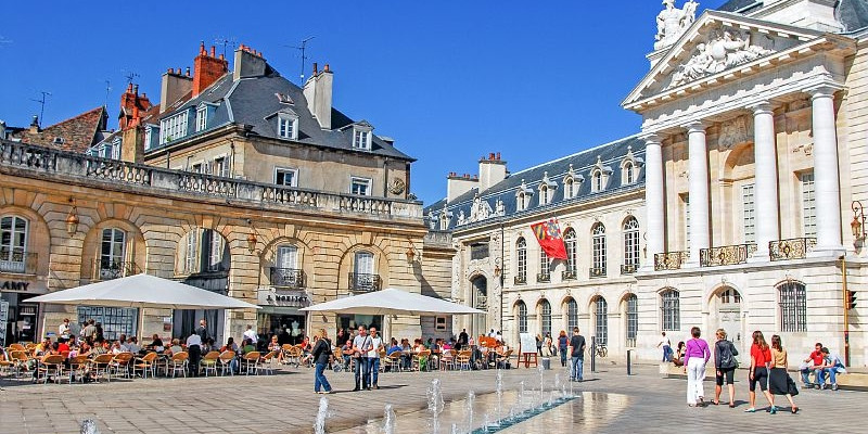 Dijon-place-Liberation Photo Alain DOIRE Bourgogne-Franche-Comte_Tourisme