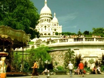 Giostra in piazza Saint-Pierre, ai piedi della Basilica del Sacro Cuore
