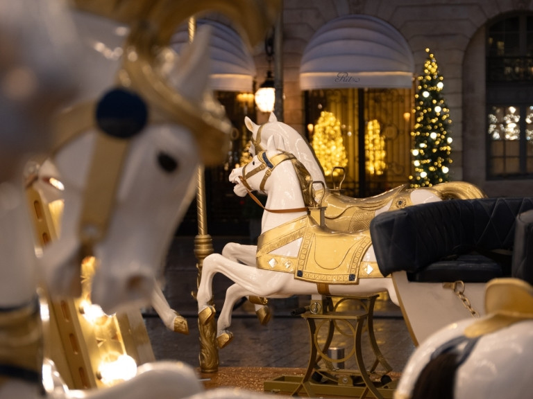 Il Carrousel e lo Chalet de Noël del Ritz a Place Vendõme a Parigi