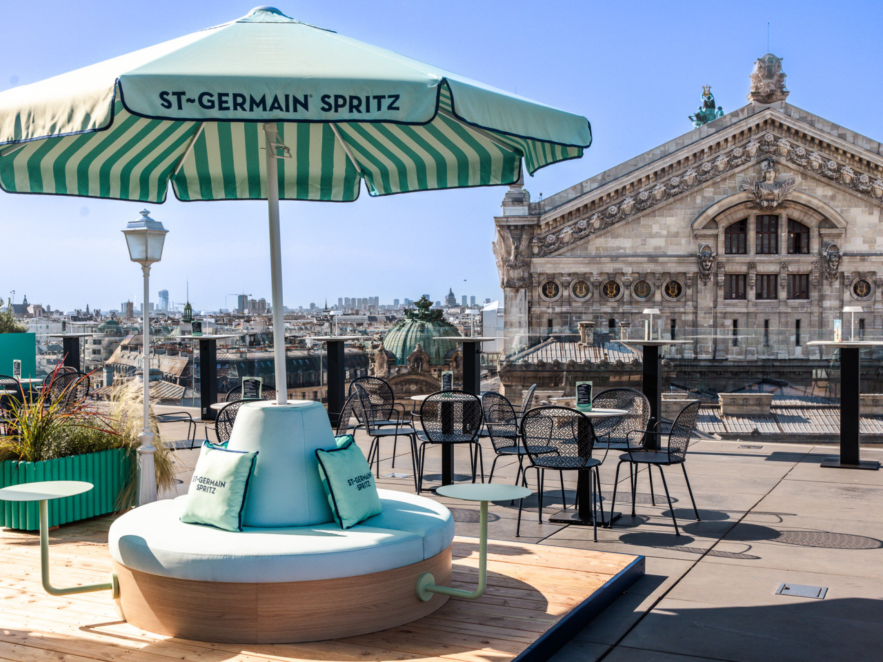 St-Germain Spritz Bar sul Rooftop di Galeries Lafayette a Parigi