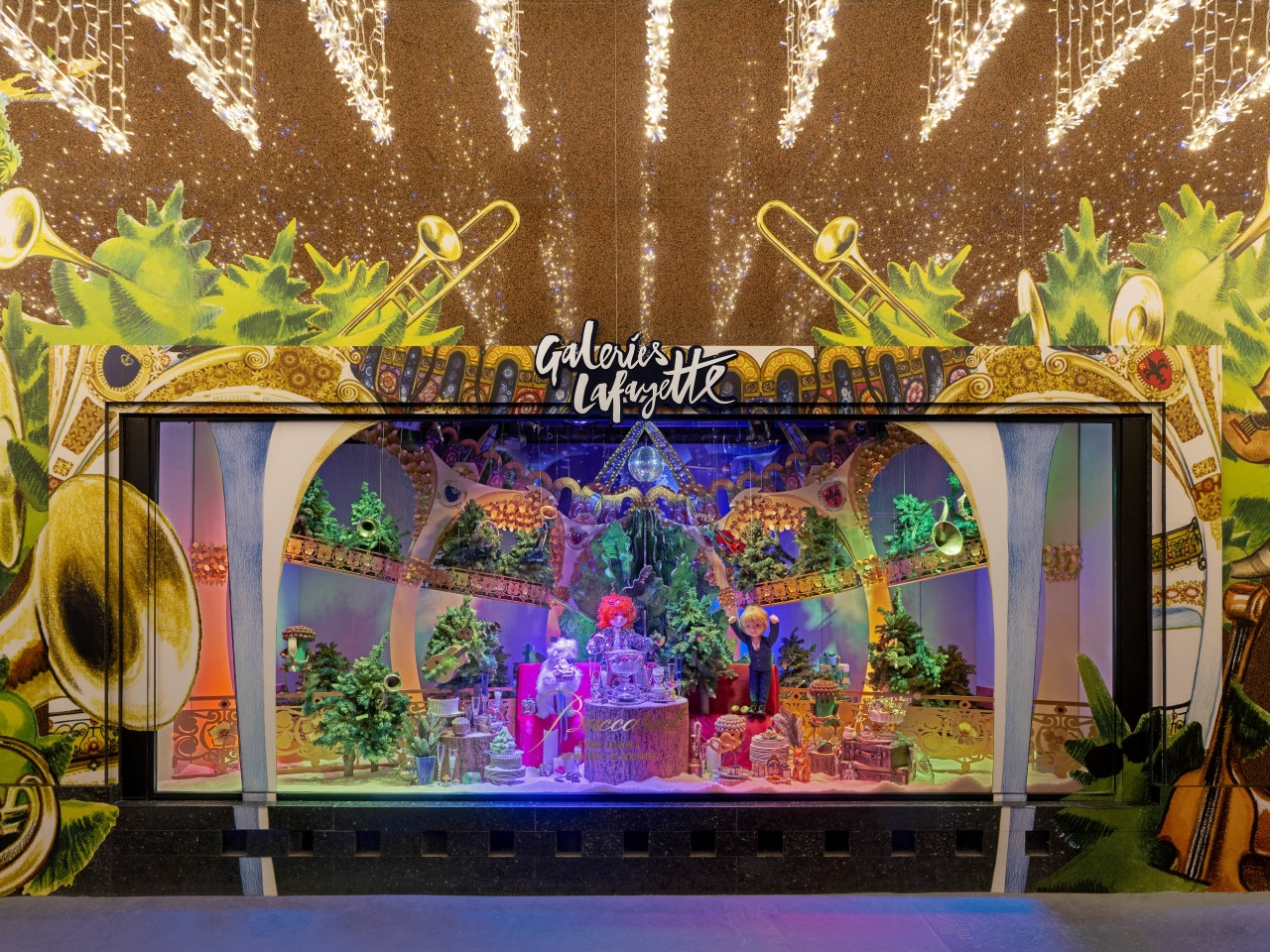 Albero e decorazioni di Natale alle Galeries Lafayette di Parigi
