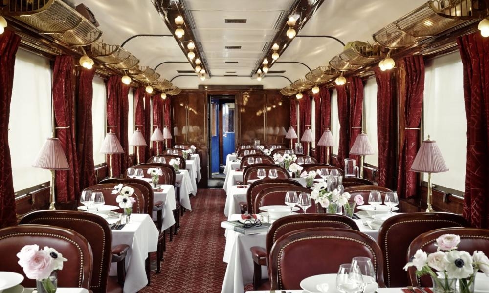 Il treno OrientExpress ParigiVienna si prepara a ripartire Il treno OrientExpress ParigiVienna si prepara a ripartire